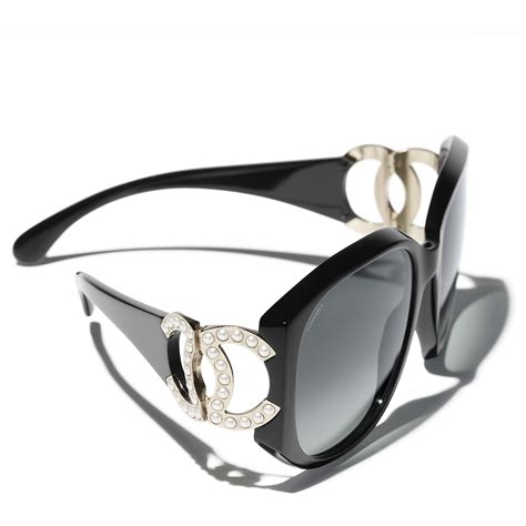 Square Sunglasses Acetate & Imitation Pearls Black..